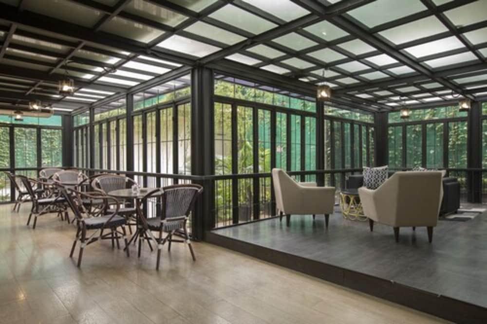 Hotel Grandhika Iskandarsyah Jakarta Exterior photo
